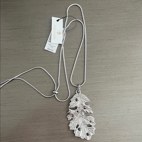 *NWT* Chico's Silver Tone Rhinestone Maple Leaf Jewelry Set - Picture 4 of 5